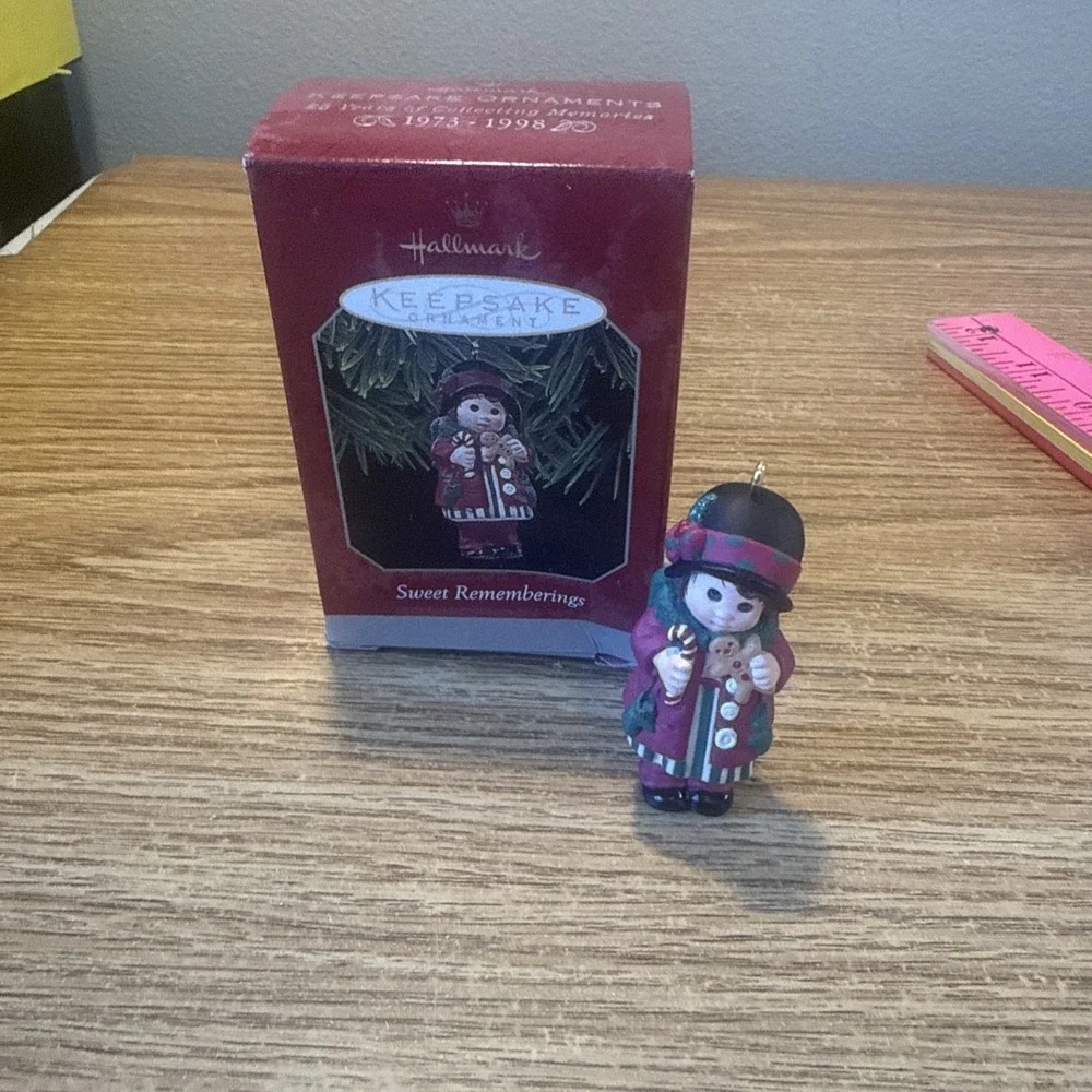 Hallmark Keepsake Ornament‎ 1998 Sweet Rememberings Girl Cookie Candy MIB